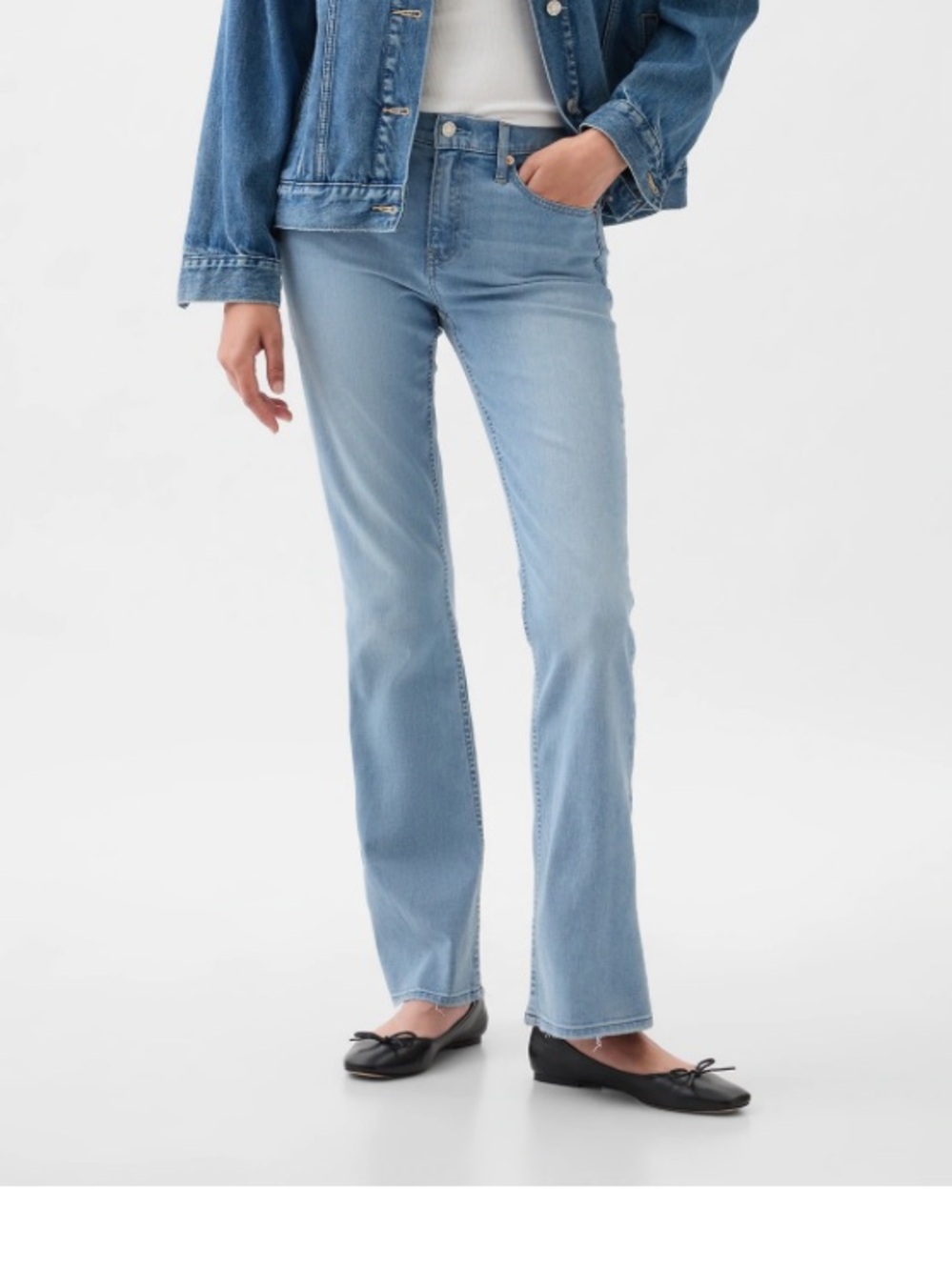 GAP Mid-Rise Baby Boot-Cut Women's Jeans, Light Indigo - 10 P / 30P